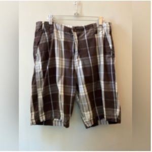 Urban Heritage BRN PLAID Long Shorts, 32. Spring Sale
